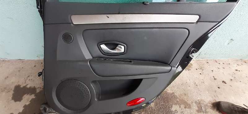 GUARNECIDO PUERTA TRASERA DERECHA