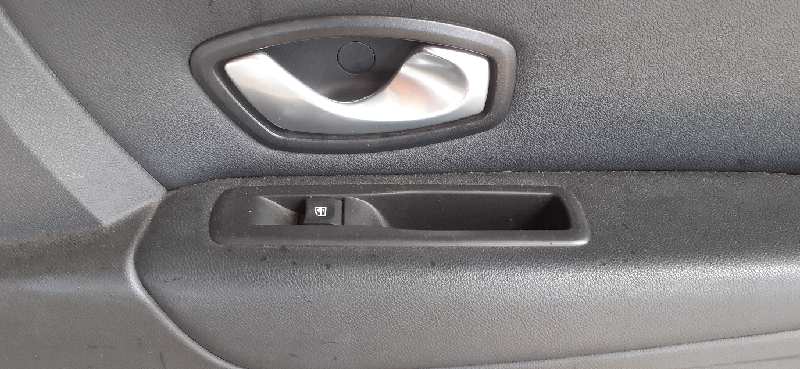 MANDO ELEVALUNAS TRASERO DERECHO