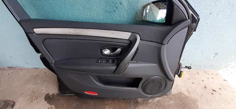 GUARNECIDO PUERTA DELANTERA IZQUIERDA