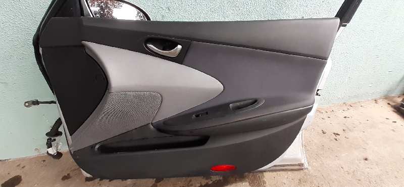 GUARNECIDO PUERTA DELANTERA DERECHA