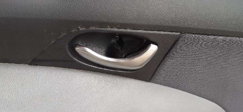 MANETA INTERIOR DELANTERA DERECHA