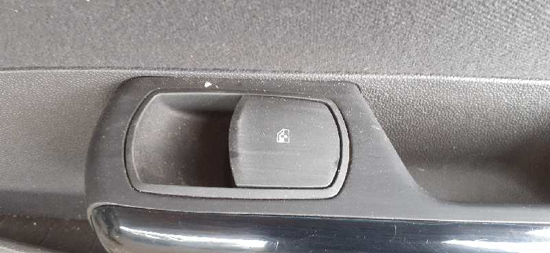 MANDO ELEVALUNAS DELANTERO DERECHO