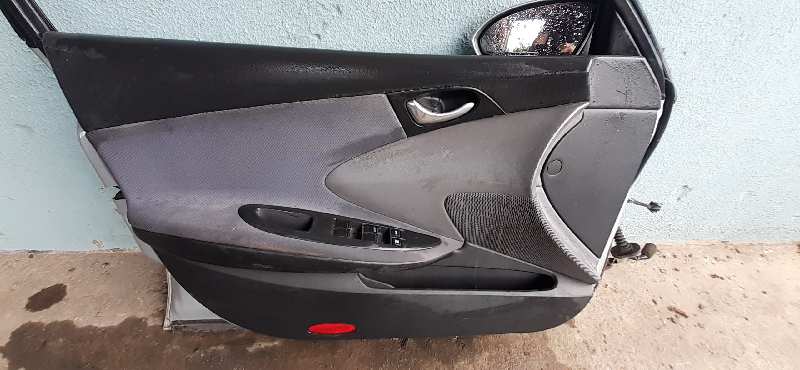 GUARNECIDO PUERTA DELANTERA IZQUIERDA