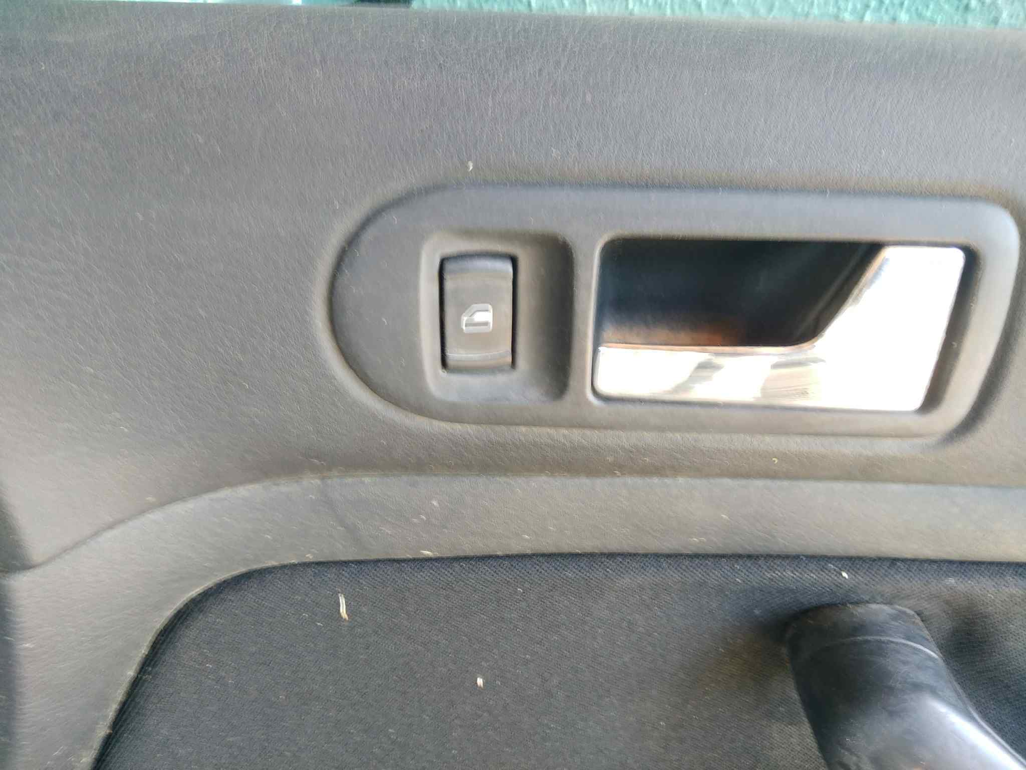 MANDO ELEVALUNAS DELANTERO DERECHO