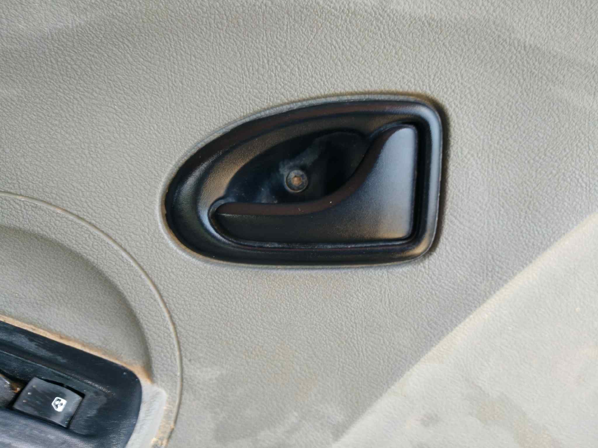 MANETA INTERIOR DELANTERA DERECHA