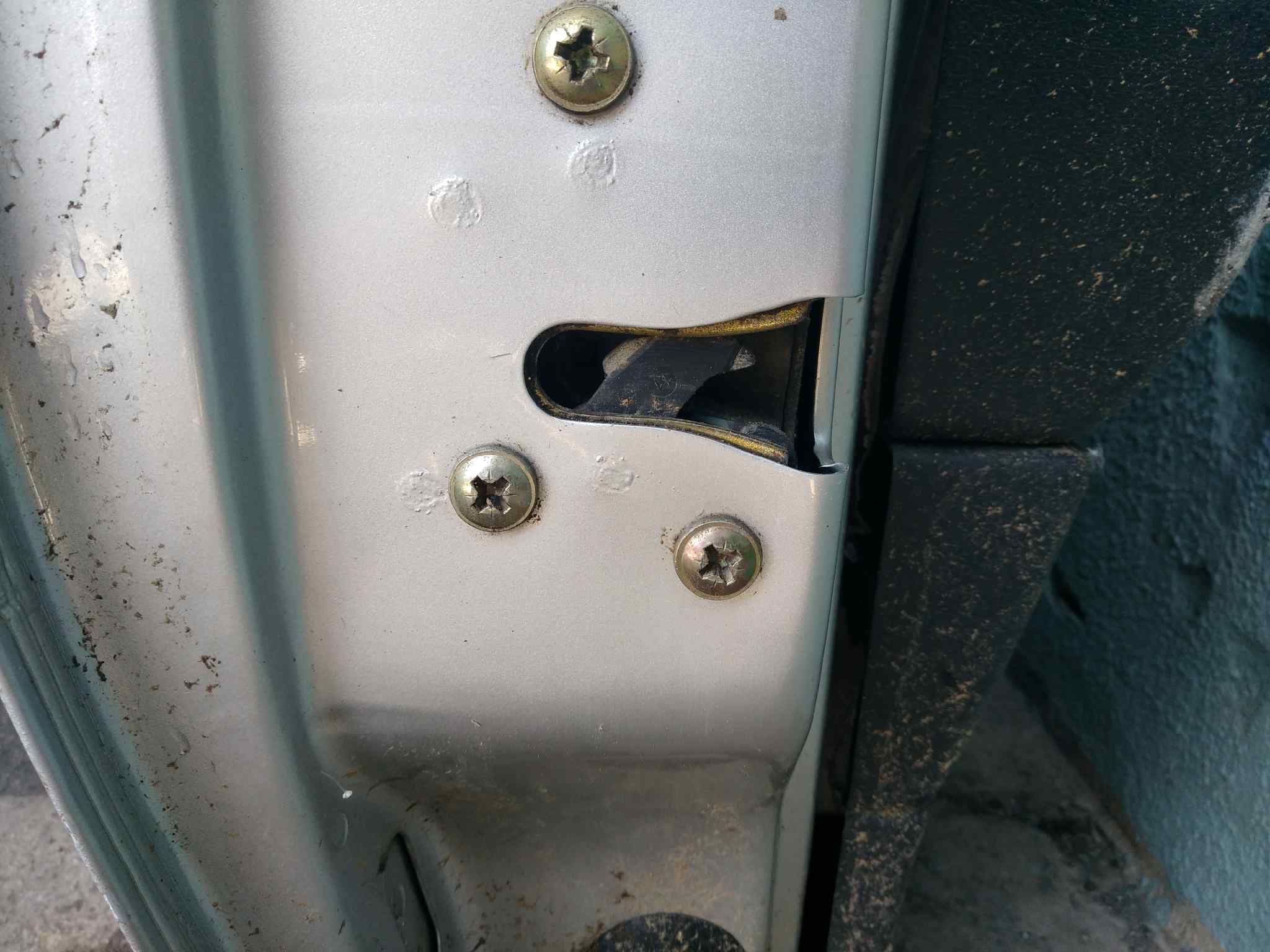 CERRADURA PUERTA DELANTERA IZQUIERDA 