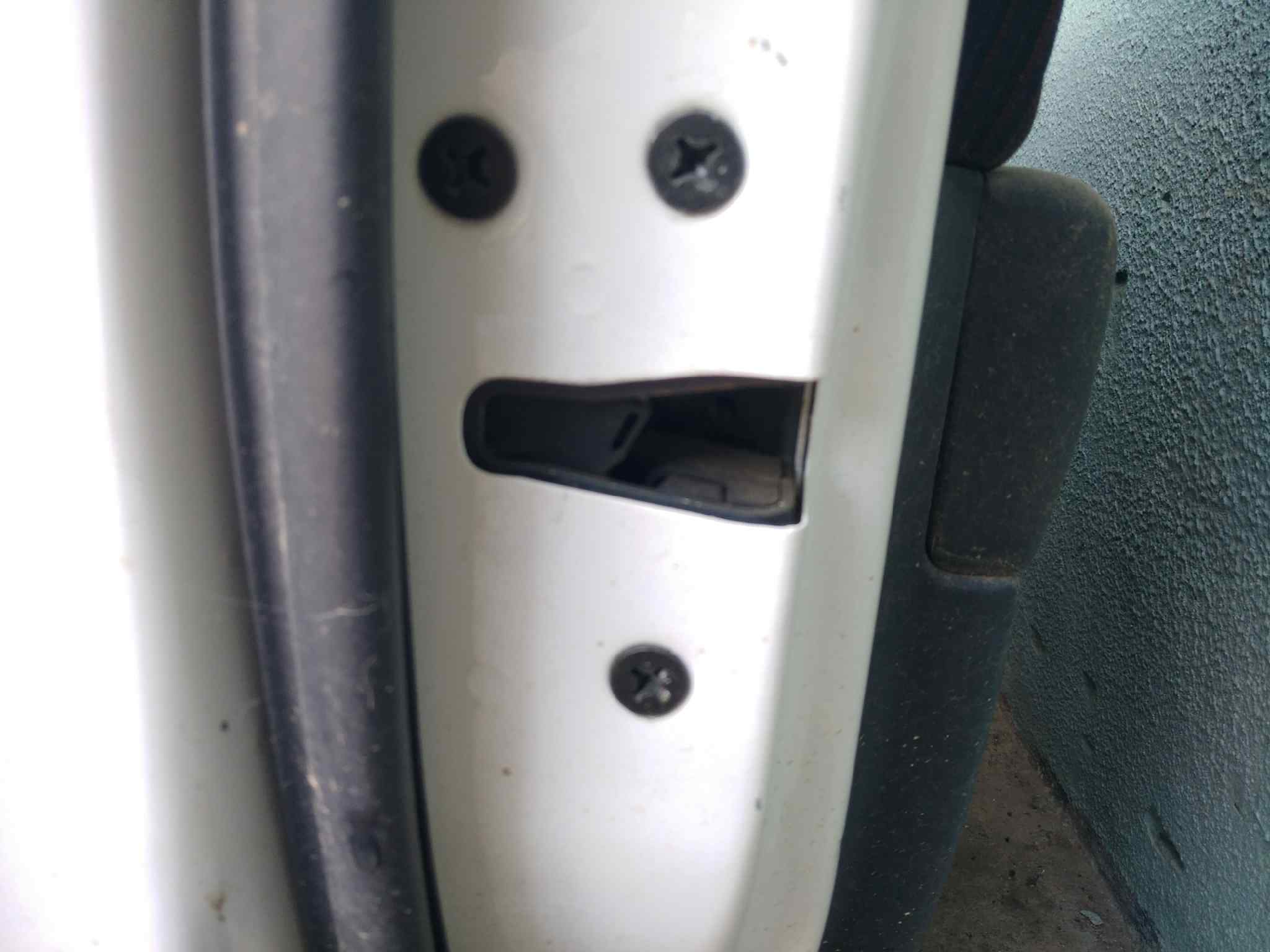 CERRADURA PUERTA DELANTERA IZQUIERDA 