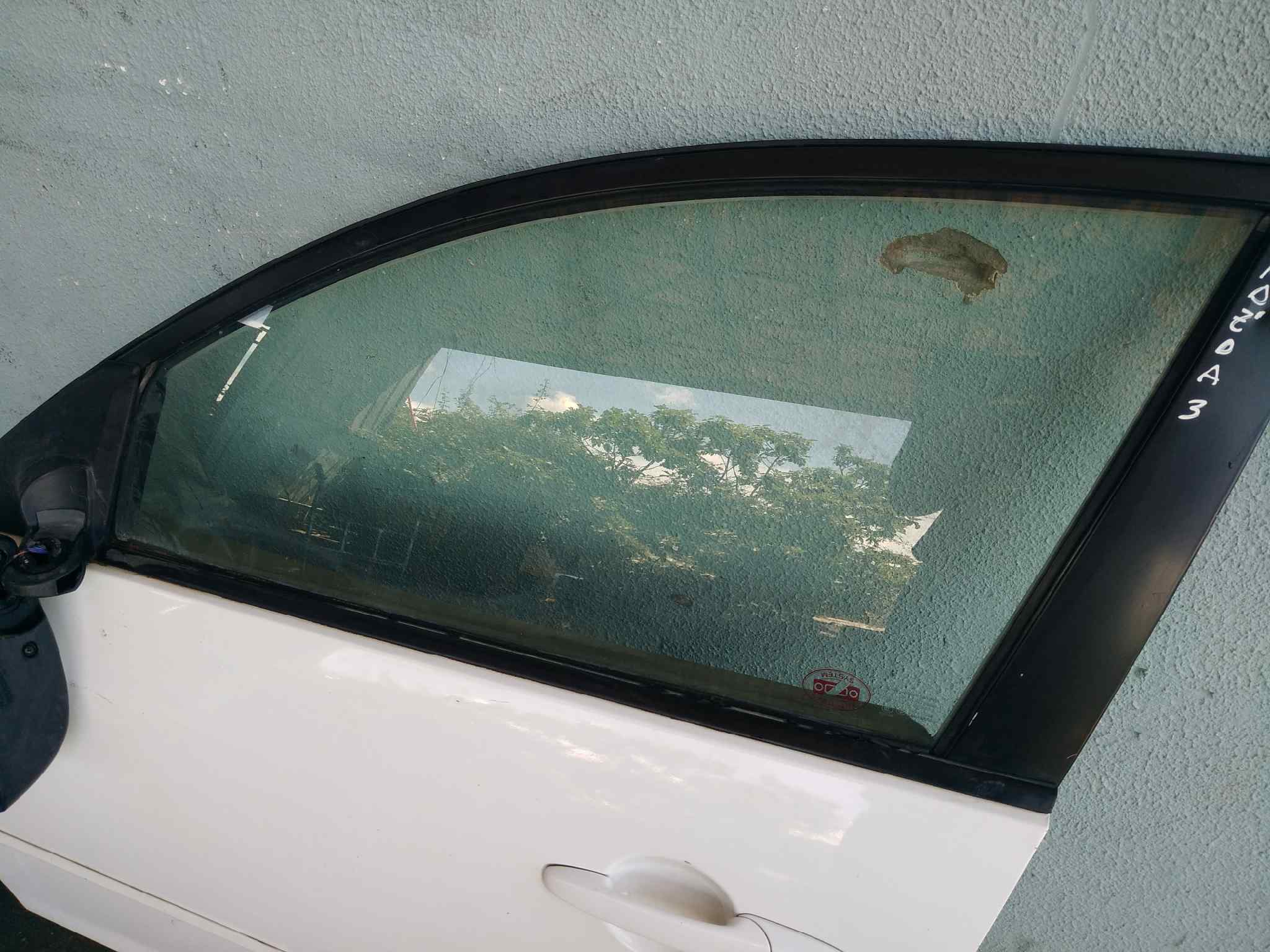 LUNA DELANTERA IZQUIERDA MAZDA 3 BERLINA (BK)