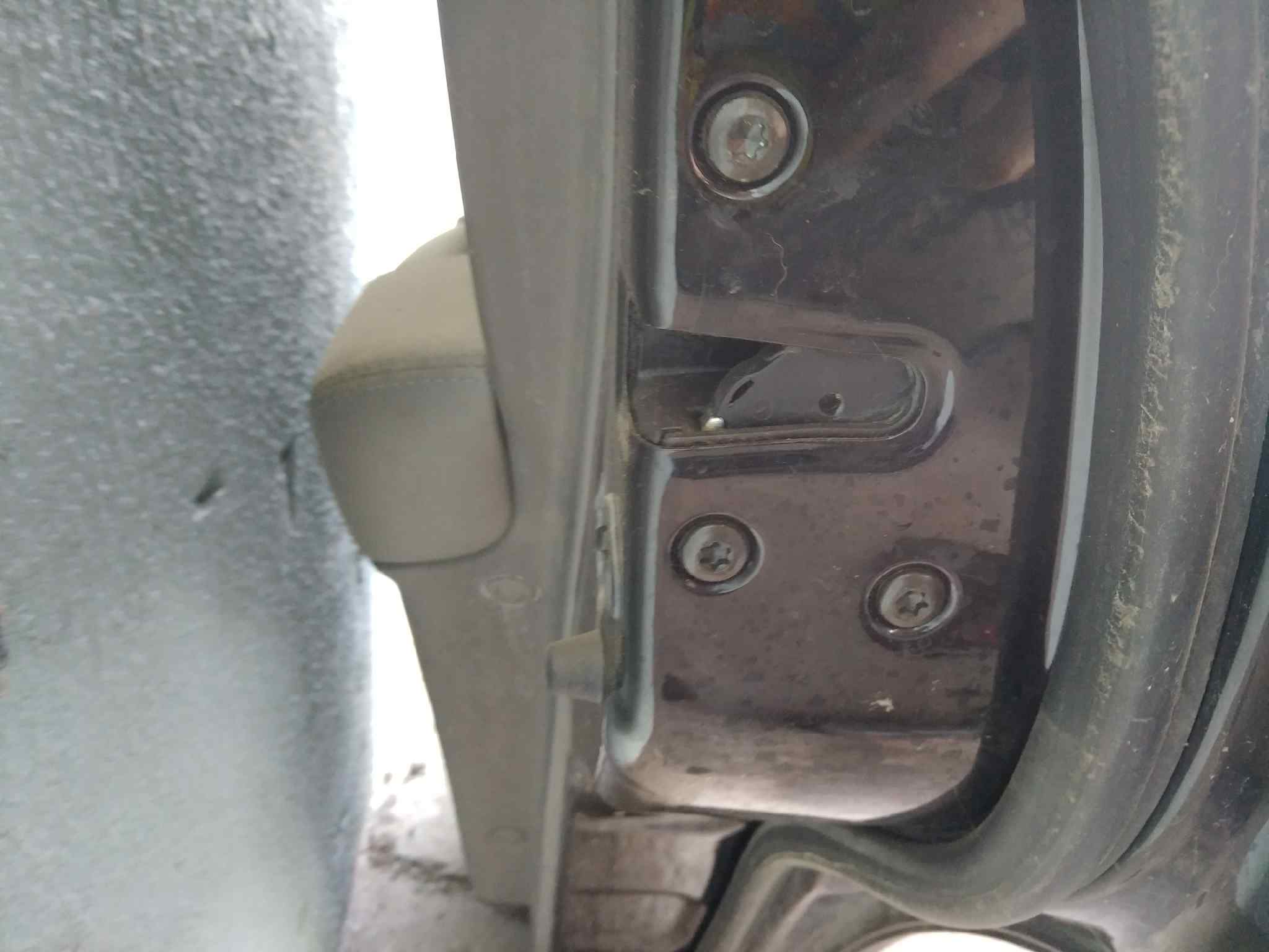 CERRADURA PUERTA TRASERA DERECHA 