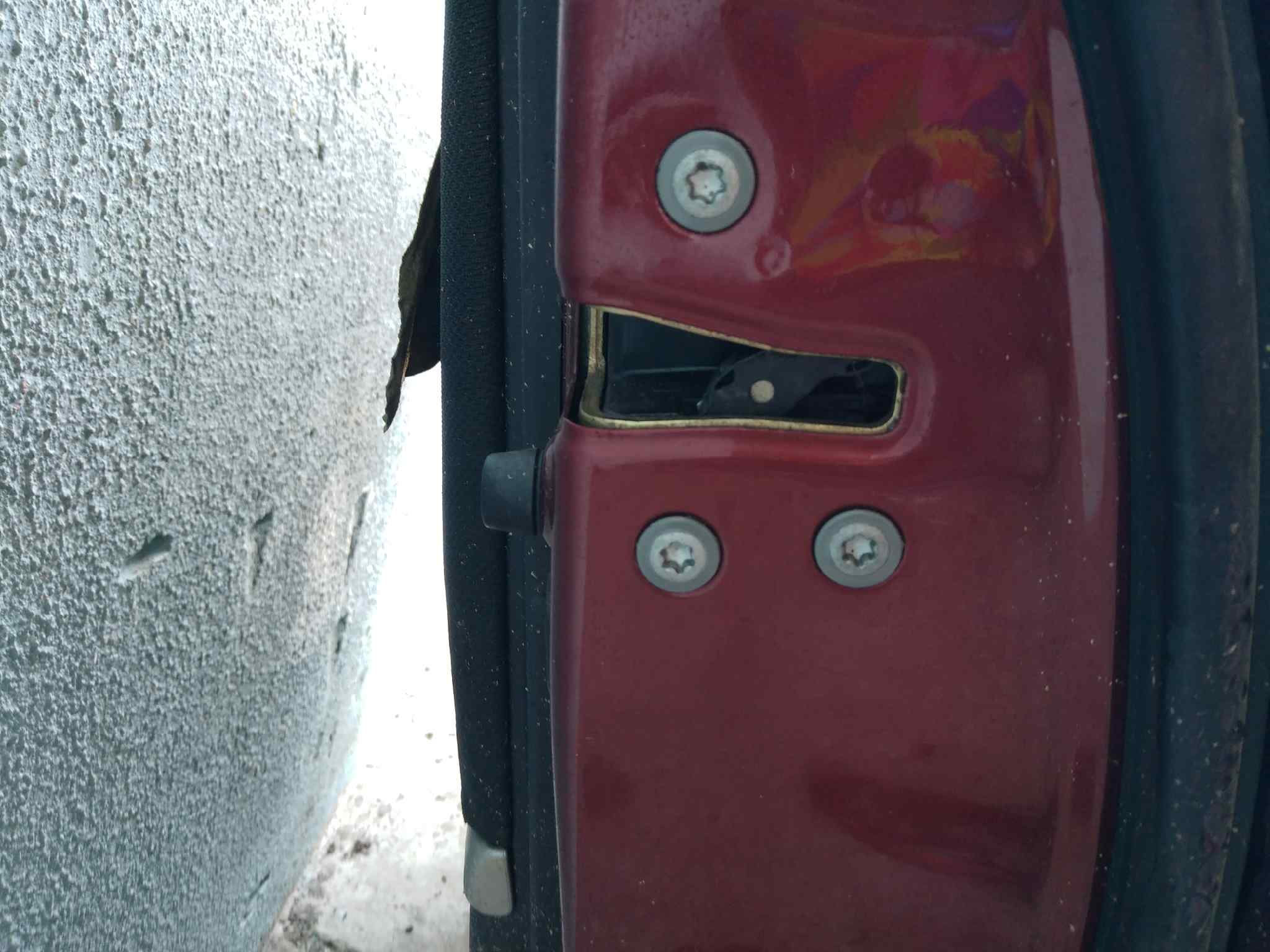 CERRADURA PUERTA TRASERA DERECHA 