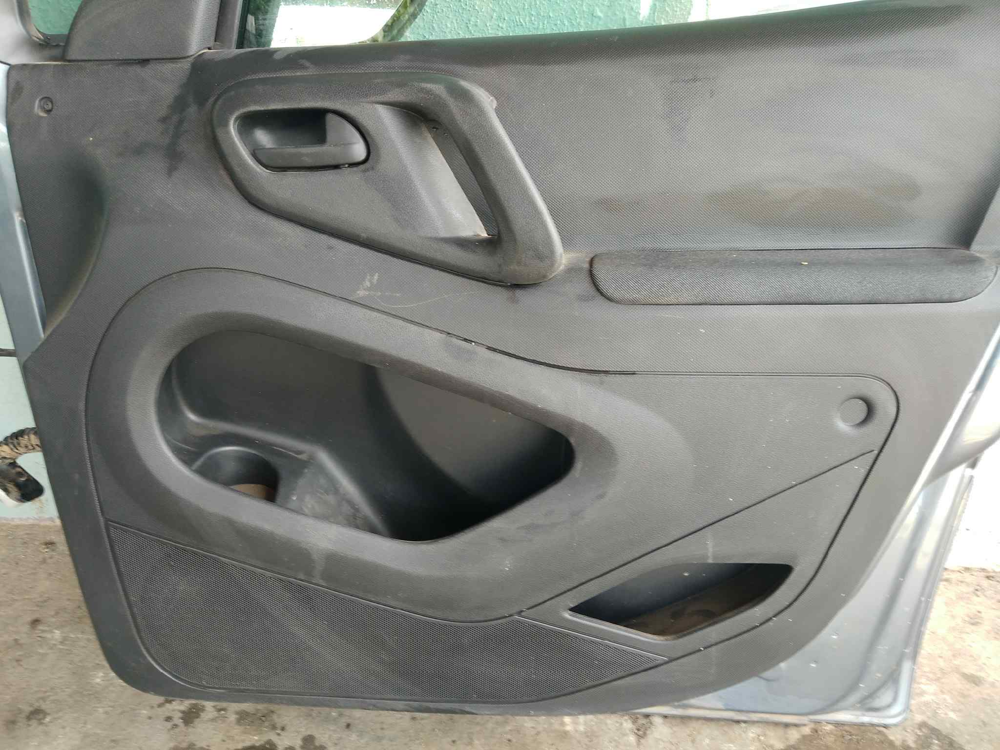 GUARNECIDO PUERTA DELANTERA DERECHA