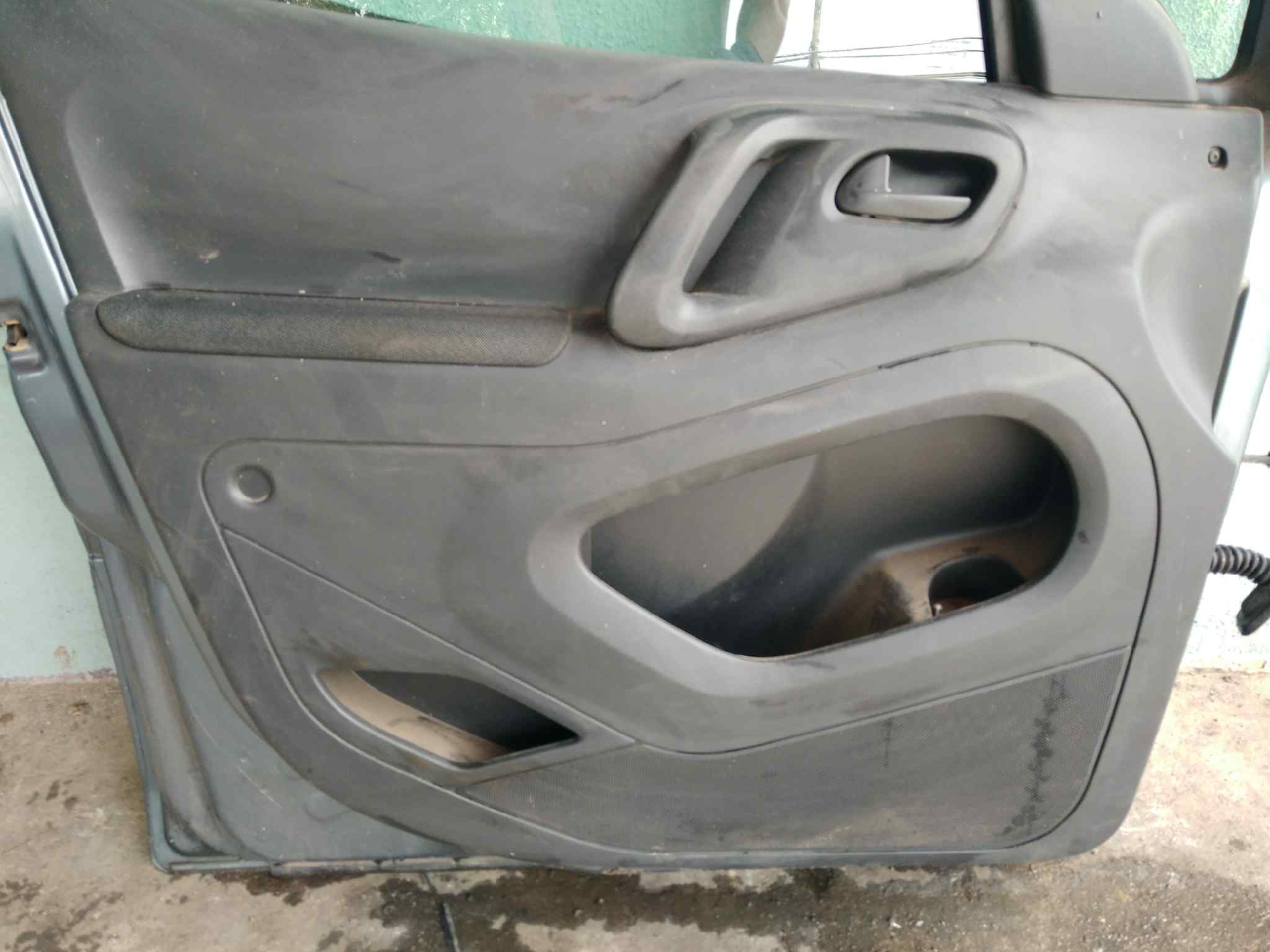 GUARNECIDO PUERTA DELANTERA IZQUIERDA