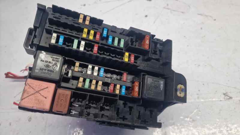 CAJA RELES / FUSIBLES