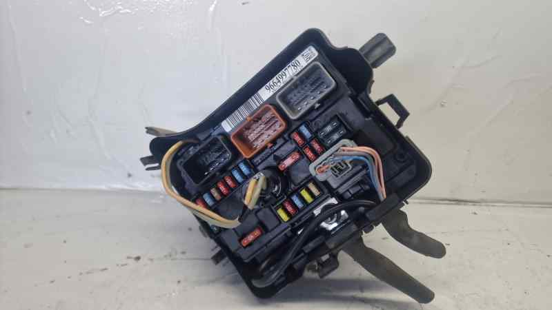 CAJA RELES / FUSIBLES