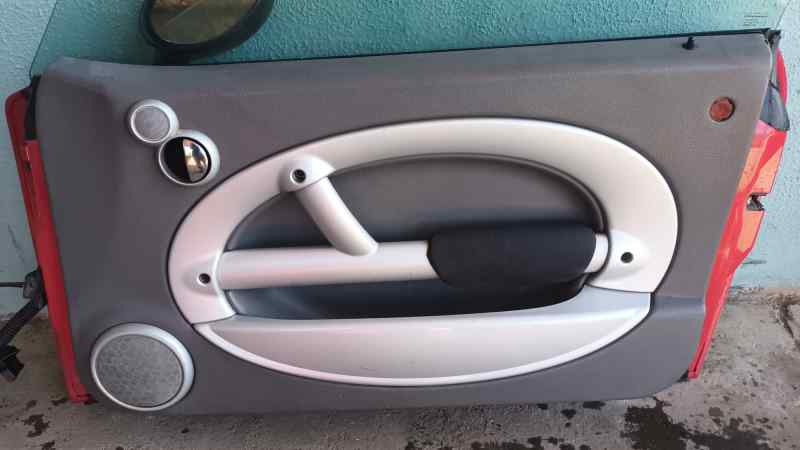 GUARNECIDO PUERTA DELANTERA DERECHA