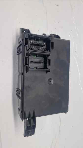 CAJA RELES / FUSIBLES