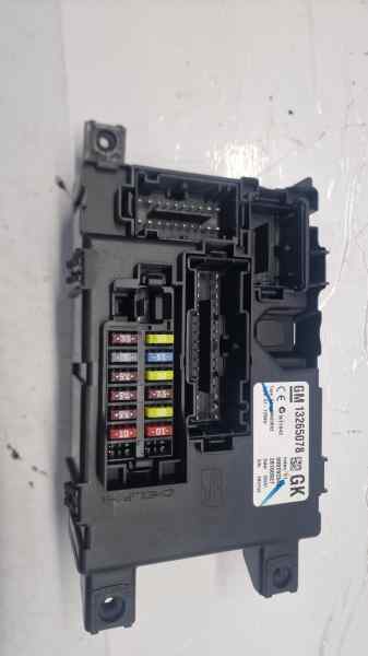 CAJA RELES / FUSIBLES