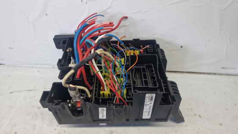 CAJA RELES / FUSIBLES