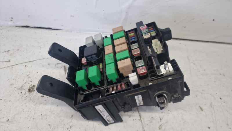 CAJA RELES / FUSIBLES