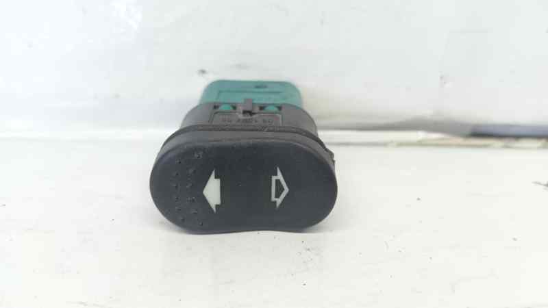 MANDO ELEVALUNAS DELANTERO DERECHO