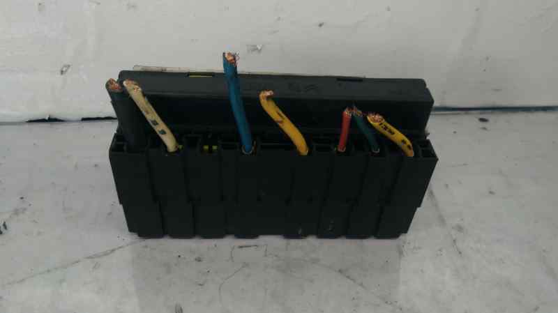 CAJA RELES / FUSIBLES