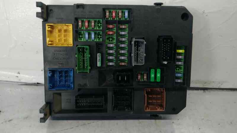 CAJA RELES / FUSIBLES