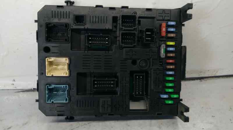 CAJA RELES / FUSIBLES