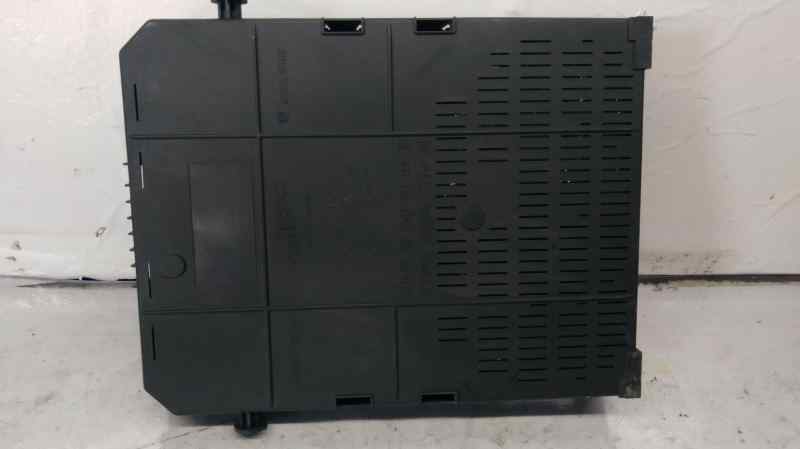 CAJA RELES / FUSIBLES