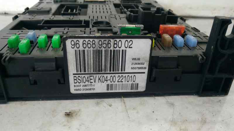 CAJA RELES / FUSIBLES