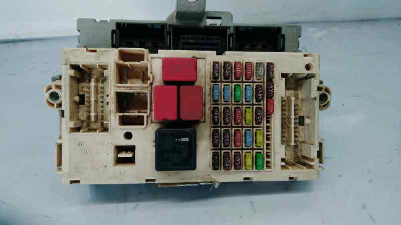 CAJA RELES / FUSIBLES