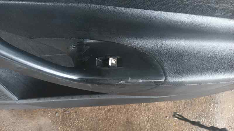 MANDO ELEVALUNAS DELANTERO DERECHO