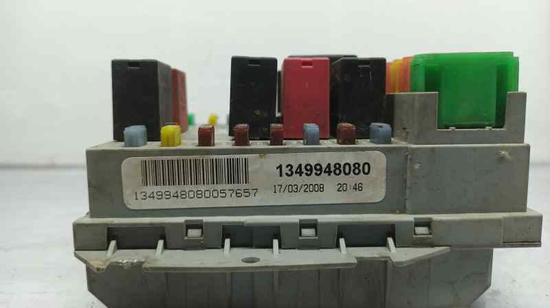 CAJA RELES / FUSIBLES