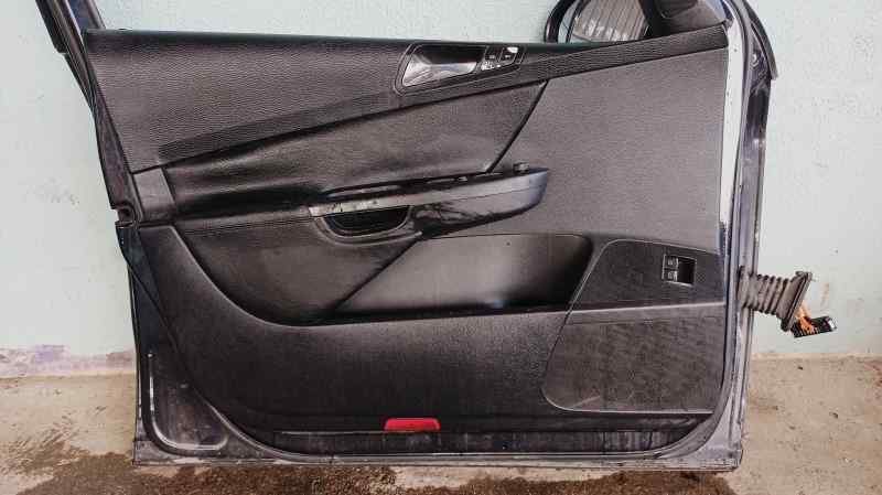 GUARNECIDO PUERTA DELANTERA IZQUIERDA