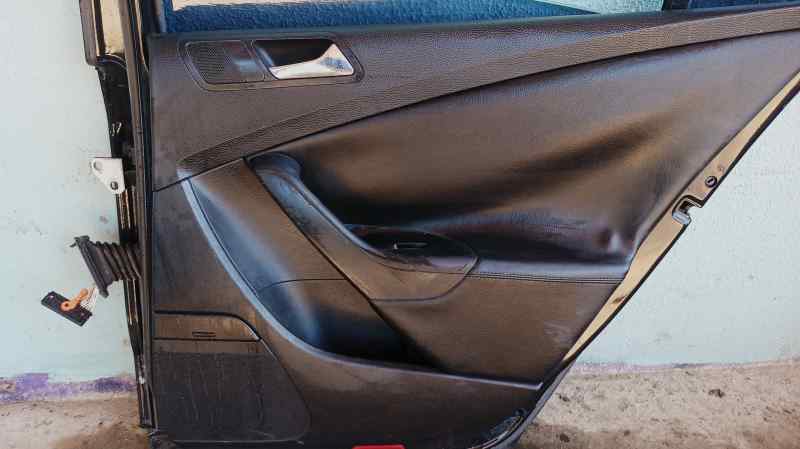 GUARNECIDO PUERTA TRASERA DERECHA