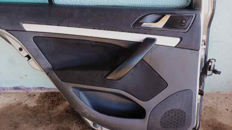 GUARNECIDO PUERTA TRASERA IZQUIERDA