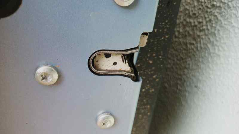 CERRADURA PUERTA TRASERA IZQUIERDA 