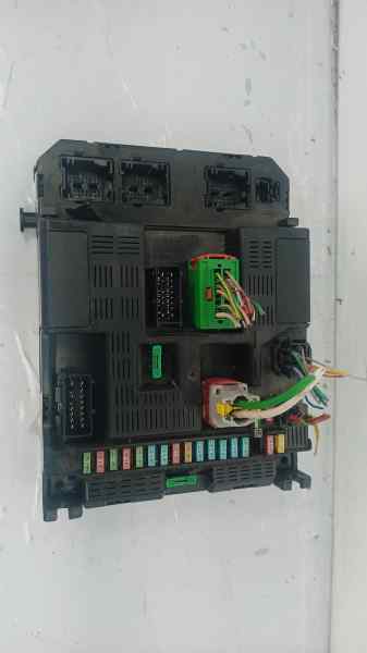 CAJA RELES / FUSIBLES