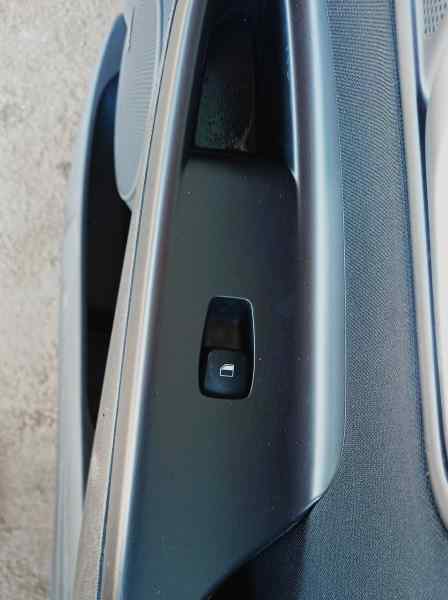 ELEVALUNAS DELANTERO DERECHO