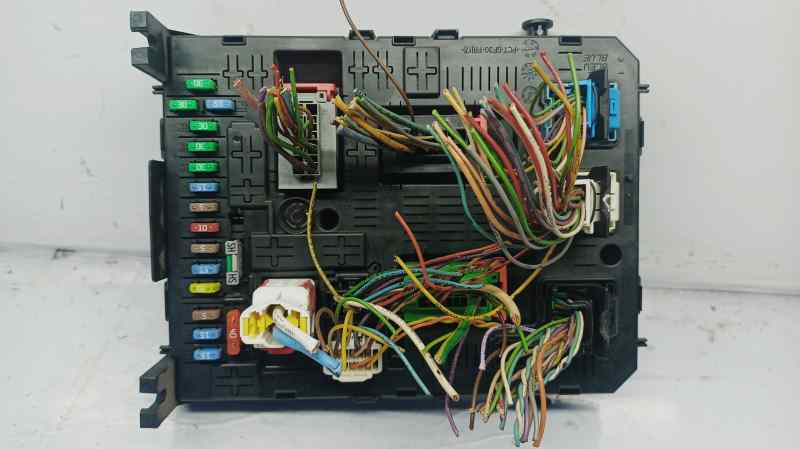 CAJA RELES / FUSIBLES