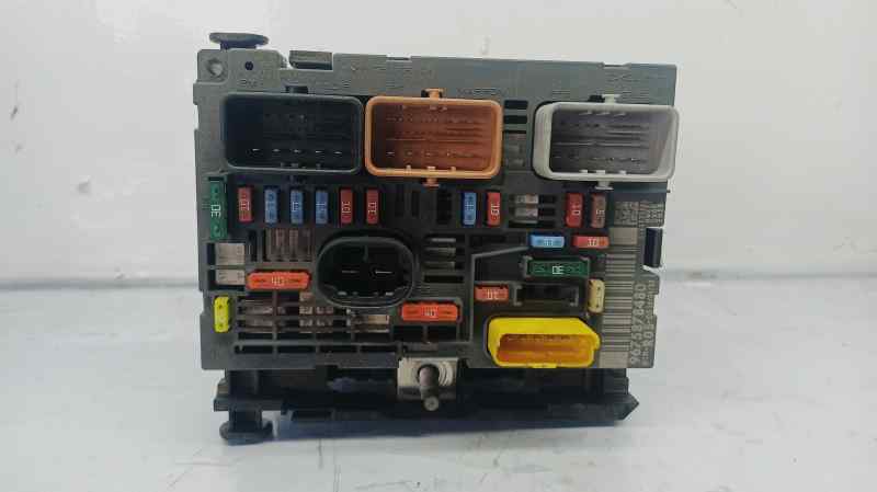 CAJA RELES / FUSIBLES