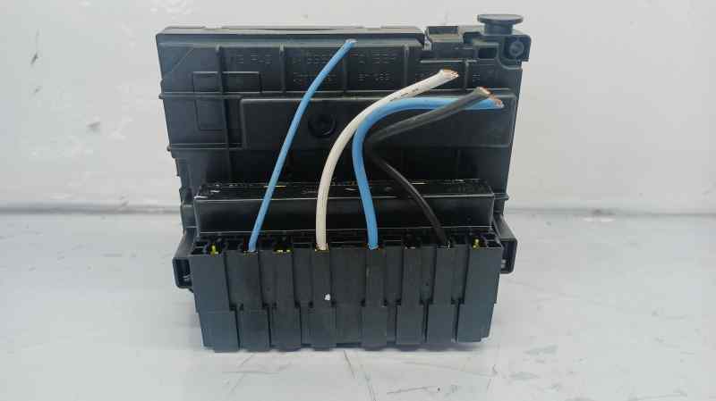 CAJA RELES / FUSIBLES