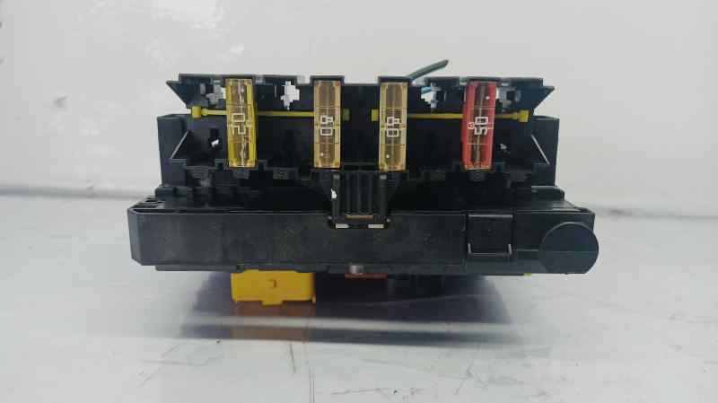 CAJA RELES / FUSIBLES