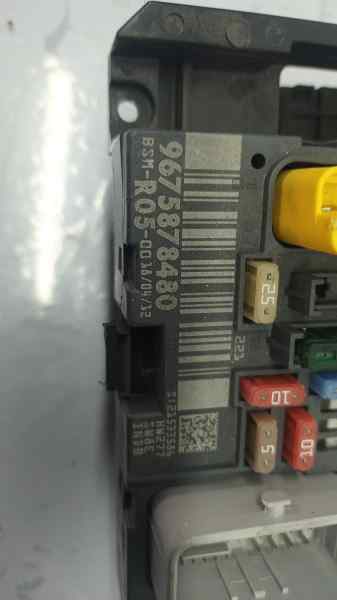 CAJA RELES / FUSIBLES