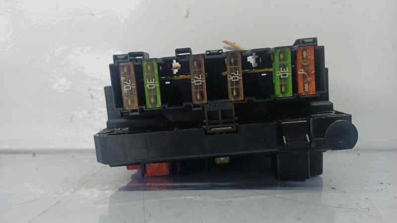 CAJA RELES / FUSIBLES