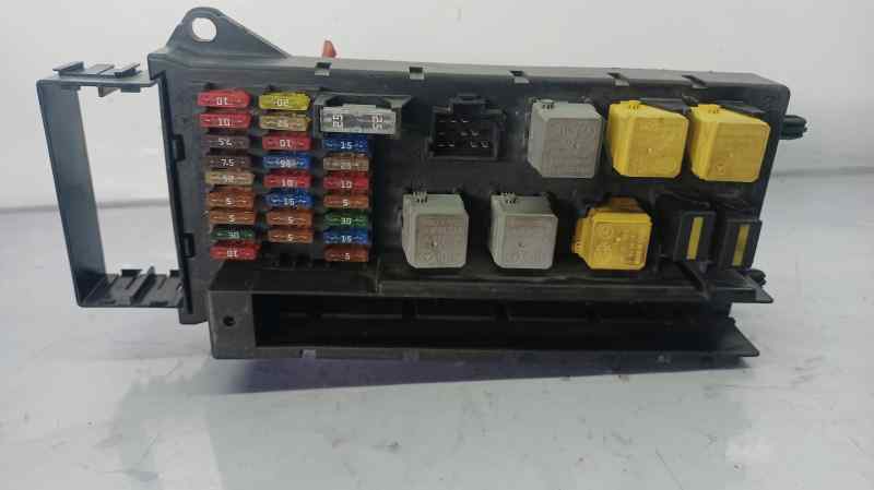 CAJA RELES / FUSIBLES