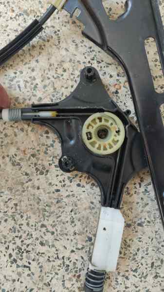 ELEVALUNAS DELANTERO IZQUIERDO