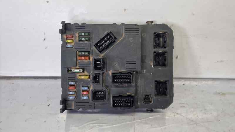 CAJA RELES / FUSIBLES