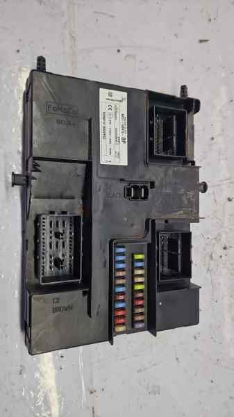 CAJA RELES / FUSIBLES