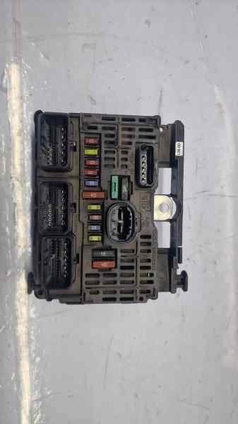 CAJA RELES / FUSIBLES