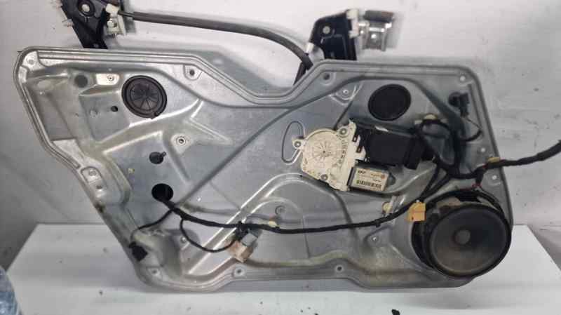 ELEVALUNAS DELANTERO IZQUIERDO